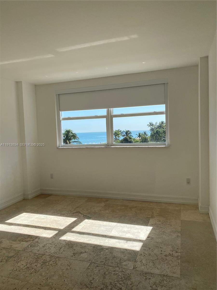 177 Ocean Ln Drive, Unit 505 Key Biscayne, FL 33149 - Photo 21 of 26 an empty room with a window