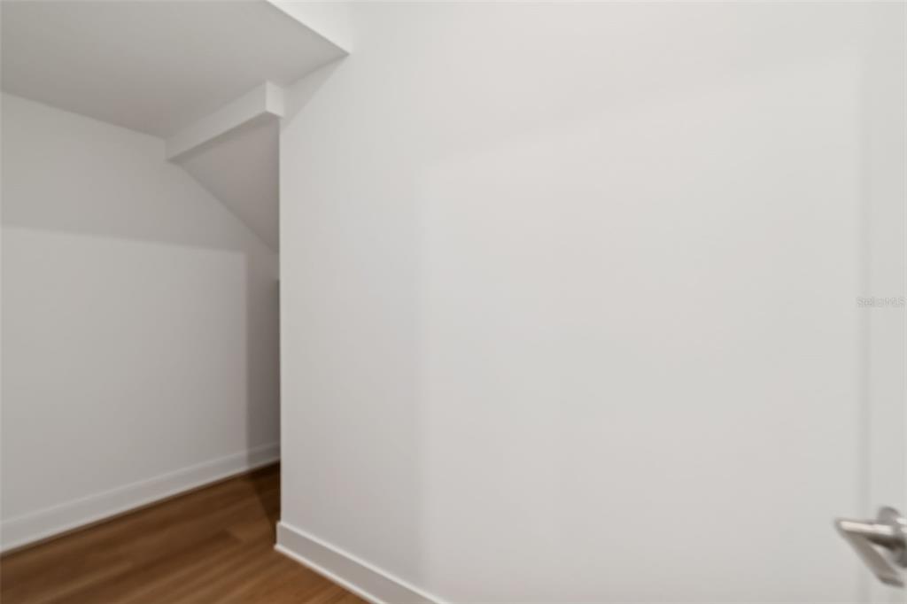 809 West Indiana Avenue Tampa, FL 33603 - Photo 11 of 64 a view of small space with wooden floor