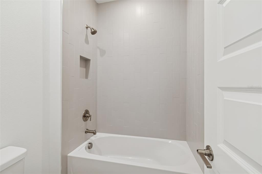 809 West Indiana Avenue Tampa, FL 33603 - Photo 48 of 64 a bathroom with a bathtub