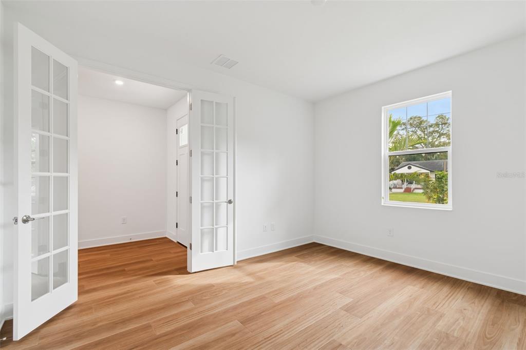 809 West Indiana Avenue Tampa, FL 33603 - Photo 7 of 64 an empty room with wooden floor and window