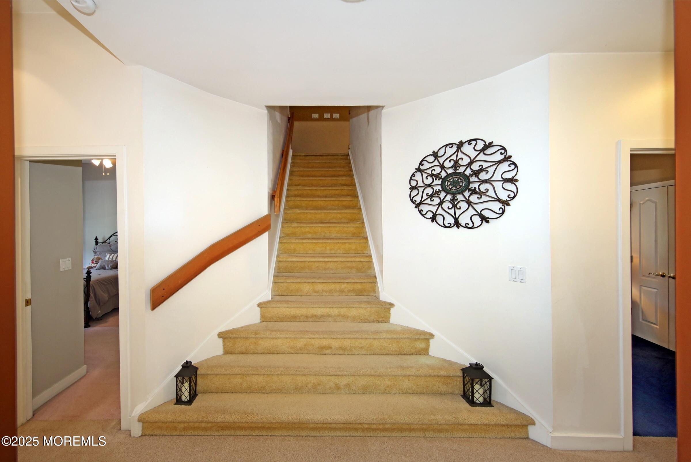 15 Gun Club Road Tinton Falls, NJ 07712 - Photo 16 of 51 Statement staircase