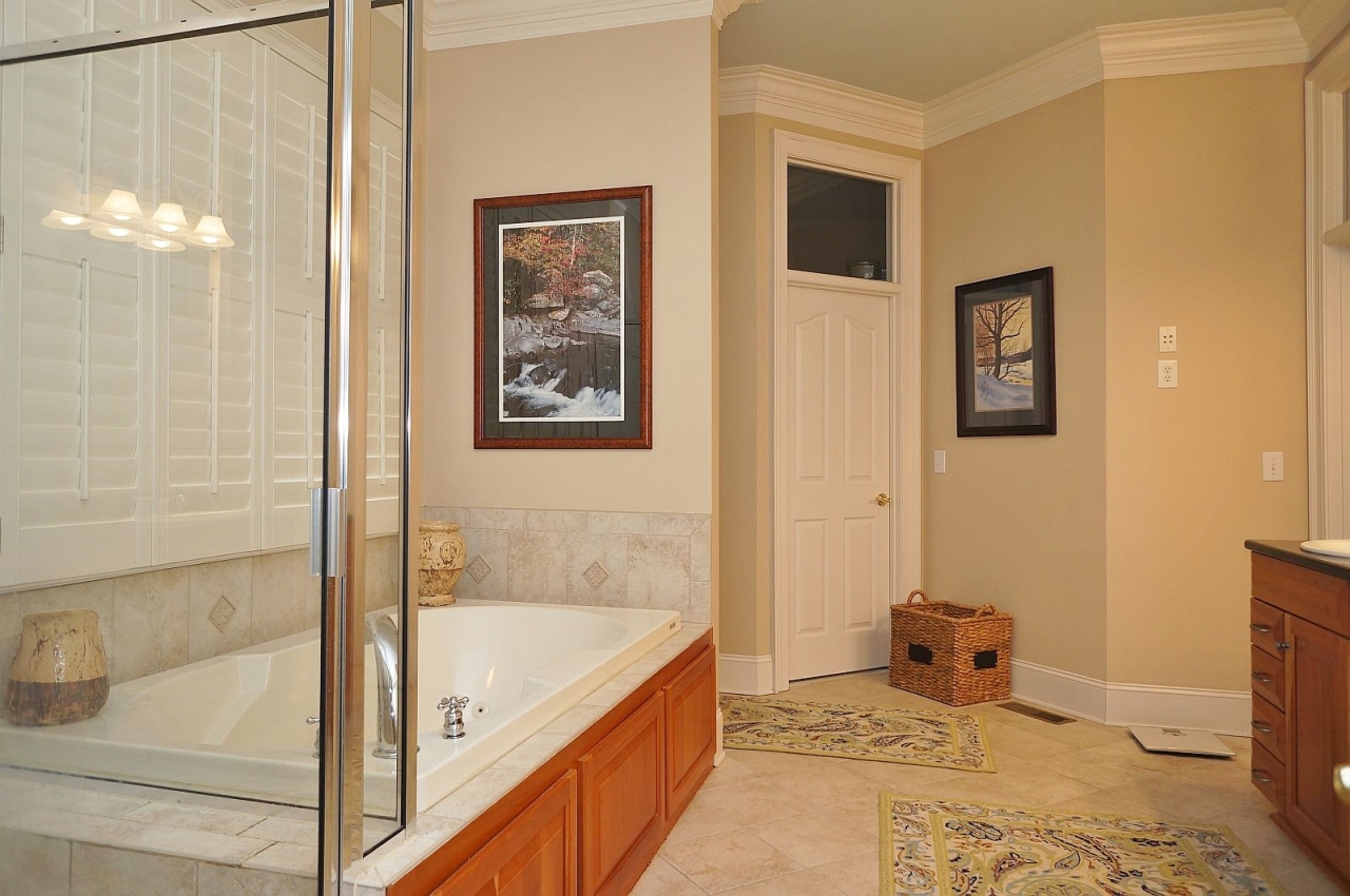 3125 Hidden Oak Road Southwest Roanoke, VA 24018 - Photo 26 of 69 Master Bath