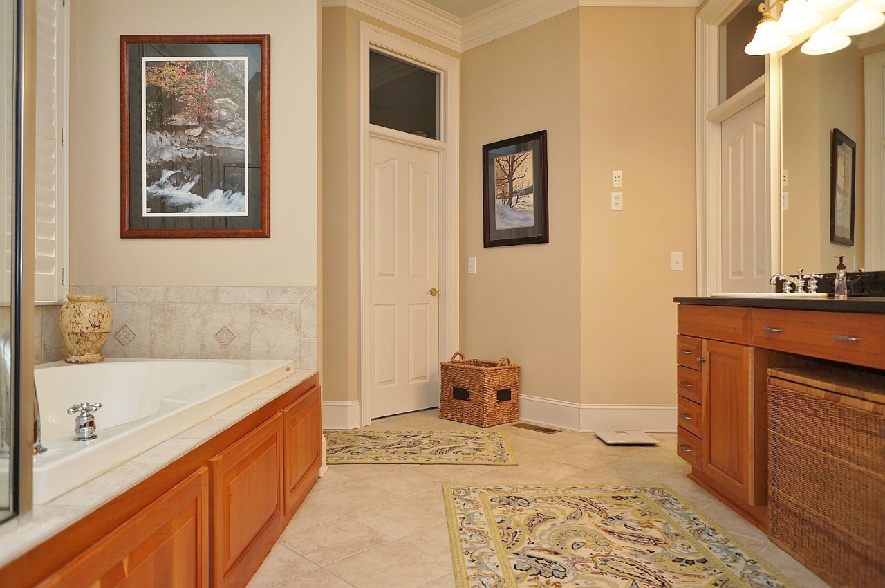 3125 Hidden Oak Road Southwest Roanoke, VA 24018 - Photo 27 of 69 Master Bath 2