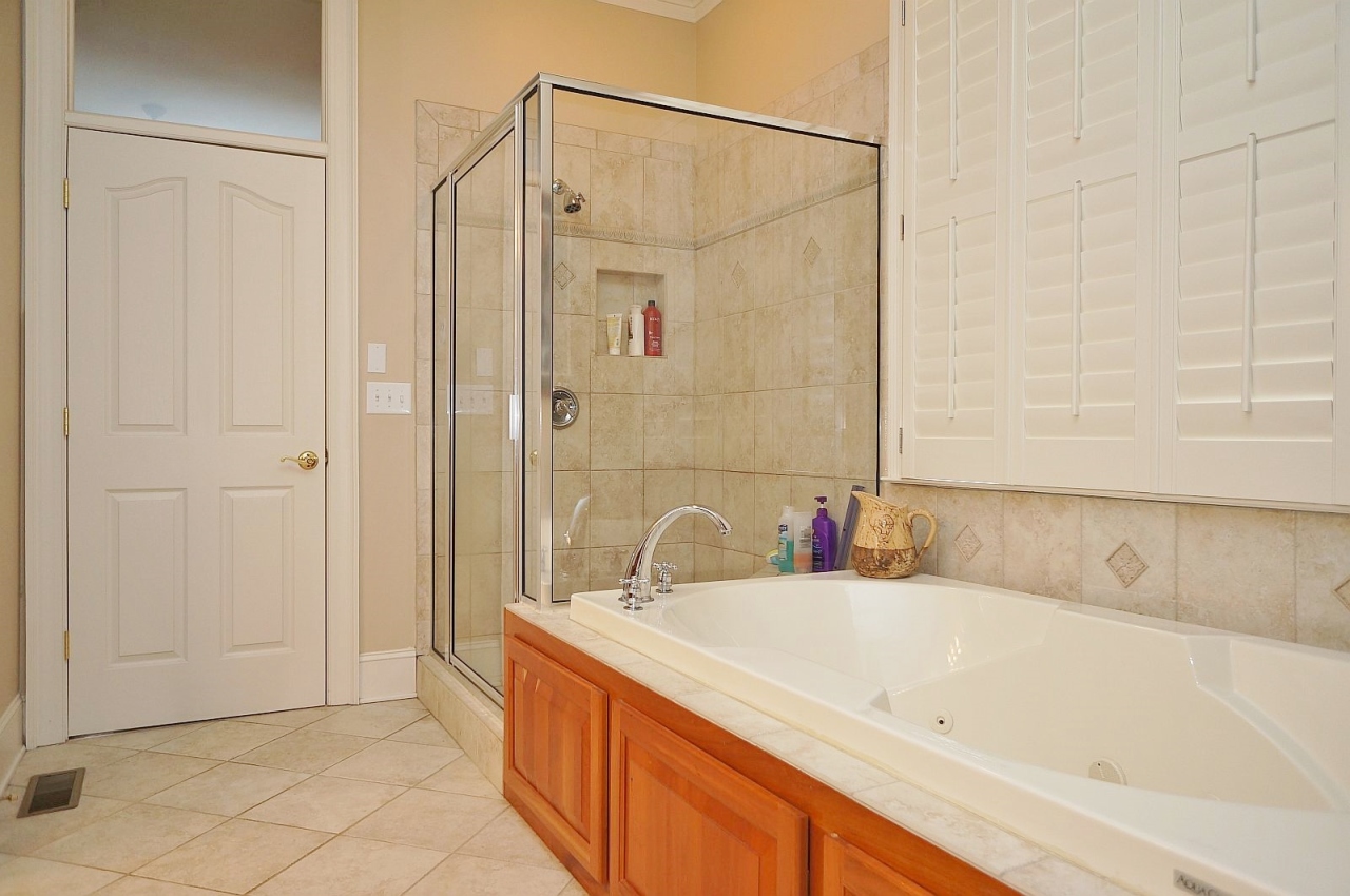 3125 Hidden Oak Road Southwest Roanoke, VA 24018 - Photo 31 of 69 Master Bath 6