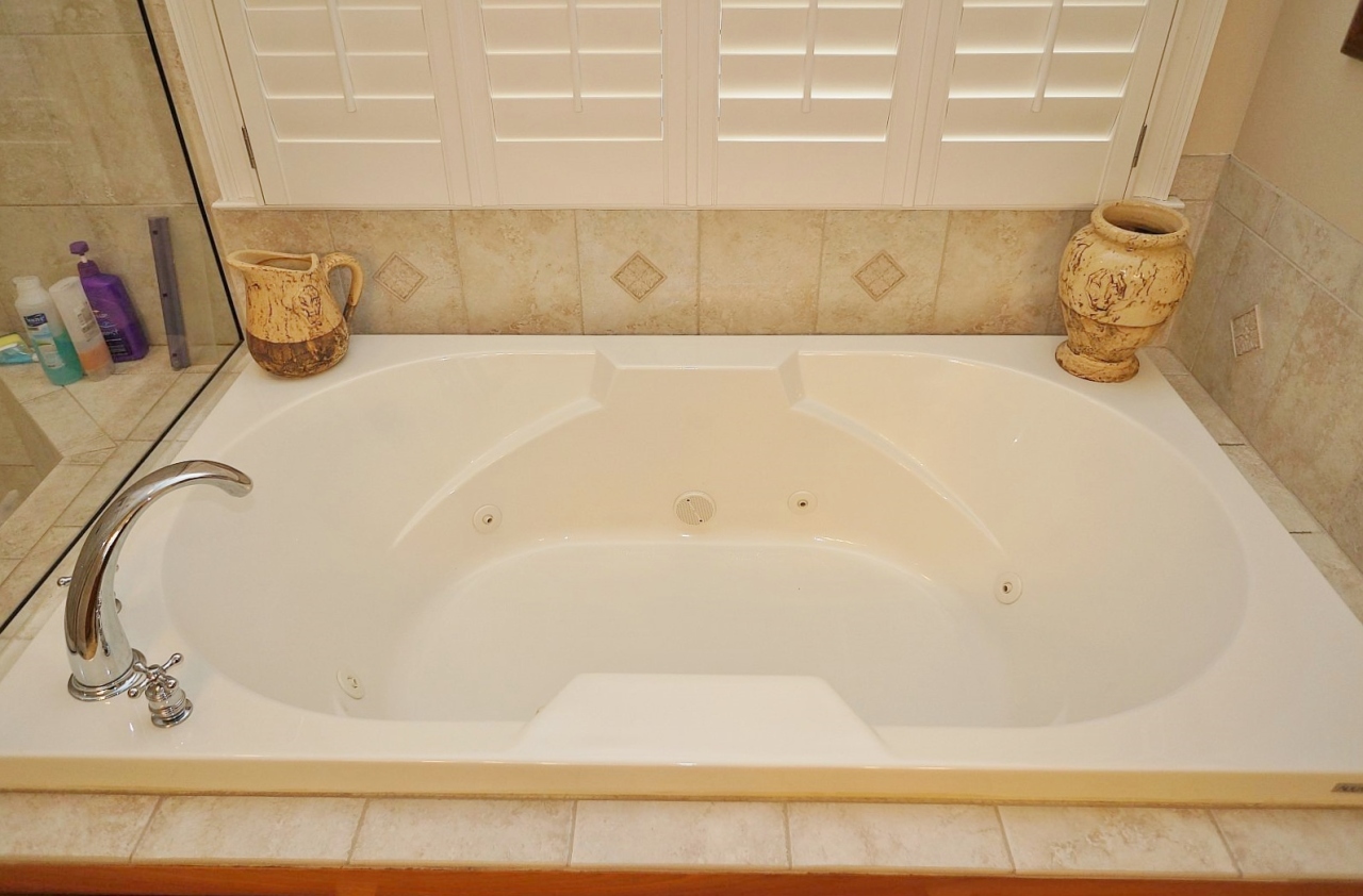 3125 Hidden Oak Road Southwest Roanoke, VA 24018 - Photo 32 of 69 Master Bath Soaking Tub
