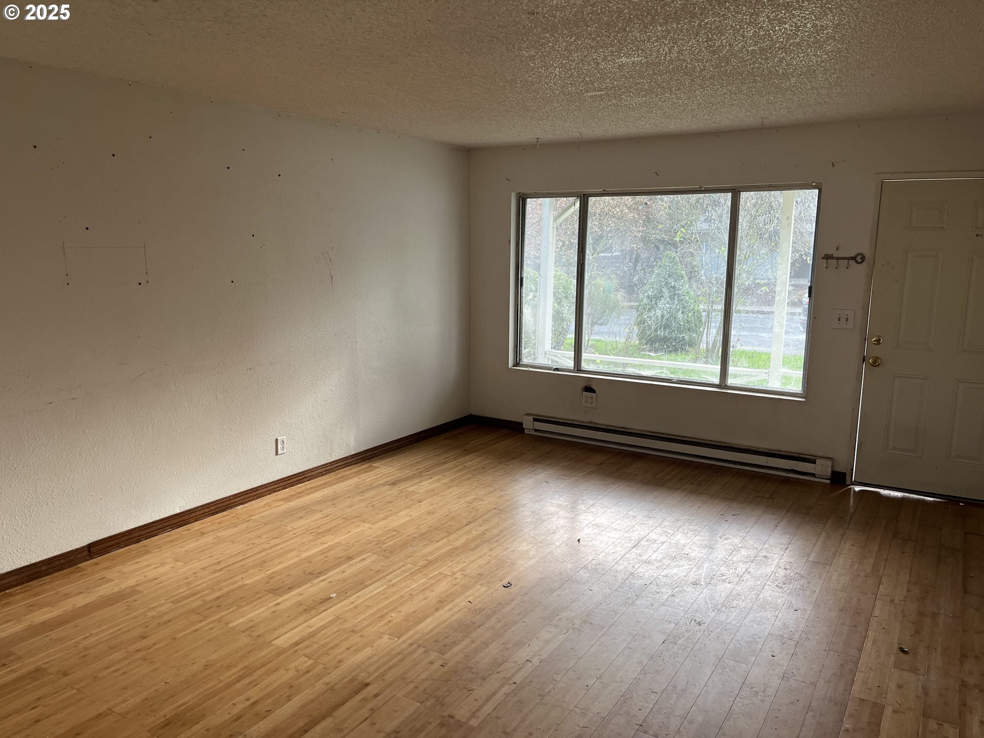 1821 26th Avenue Forest Grove, OR 97116 - Photo 3 of 6 Living Room