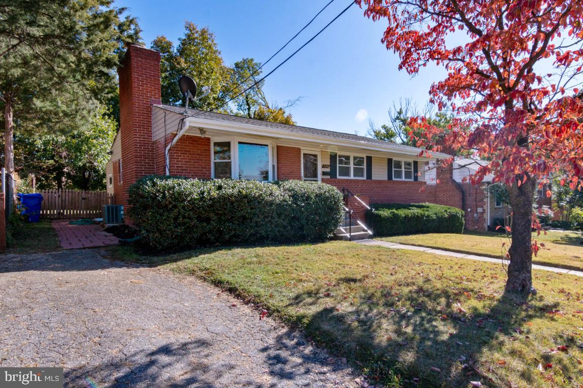 11205 Dodson Lane Silver Spring, MD 20902 - Photo 3 of 40 Gallery Image 3