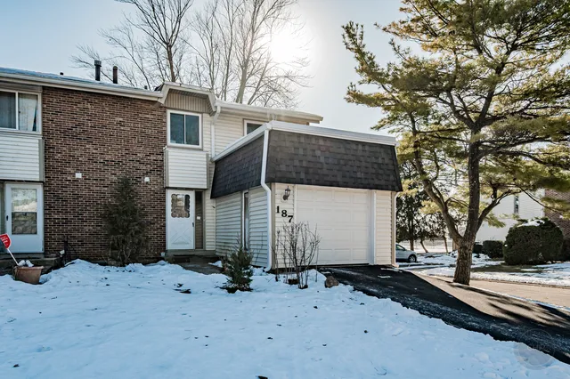 $274,900 | 187 Roberts Road, Unit 187, Bolingbrook, IL 60440