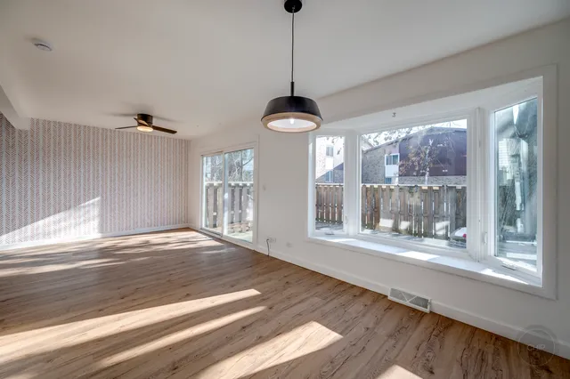 $274,900 | 187 Roberts Road, Unit 187, Bolingbrook, IL 60440