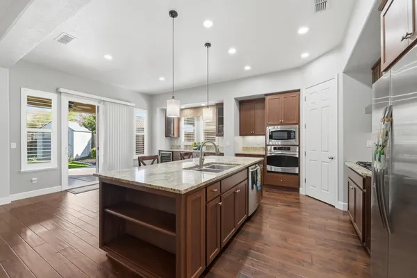 $672,500 | 2558 Edgebrook Lane, Manteca, CA 95336