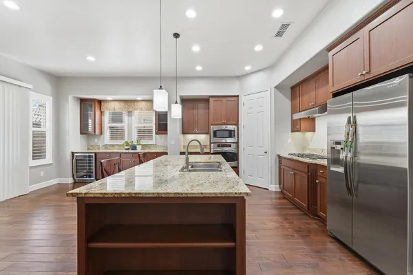 $672,500 | 2558 Edgebrook Lane, Manteca, CA 95336