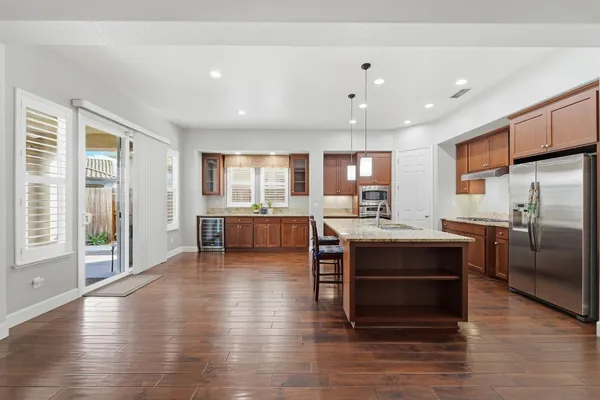 $672,500 | 2558 Edgebrook Lane, Manteca, CA 95336