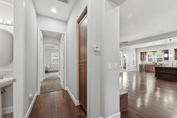 $672,500 | 2558 Edgebrook Lane, Manteca, CA 95336