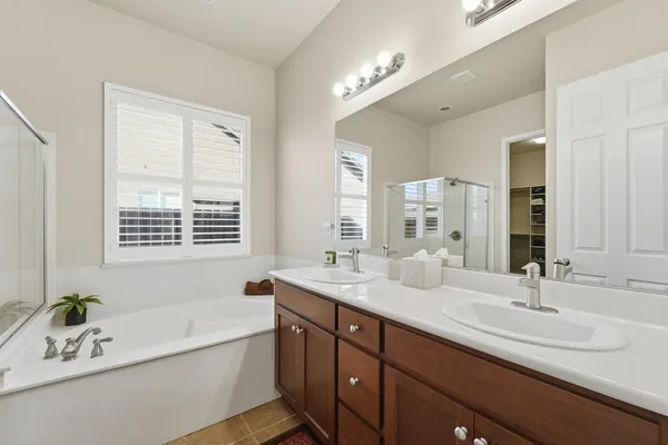 $672,500 | 2558 Edgebrook Lane, Manteca, CA 95336