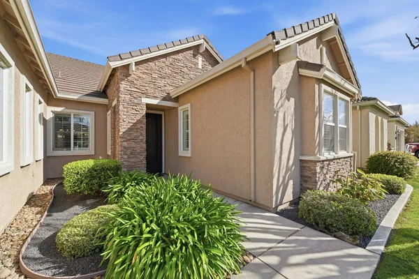 $672,500 | 2558 Edgebrook Lane, Manteca, CA 95336
