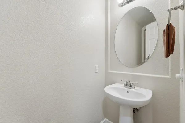 $672,500 | 2558 Edgebrook Lane, Manteca, CA 95336