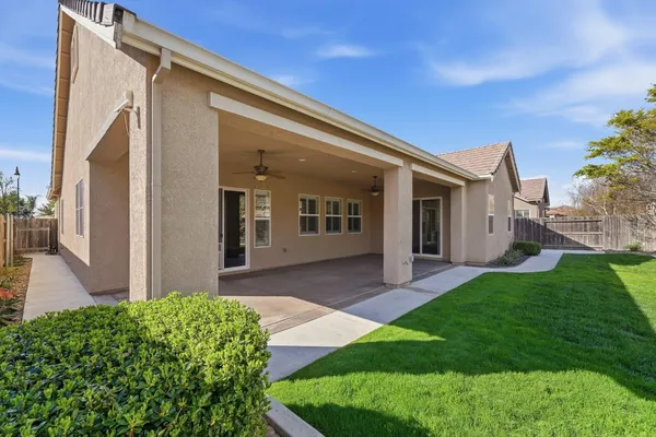 $672,500 | 2558 Edgebrook Lane, Manteca, CA 95336