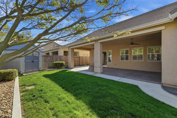 $672,500 | 2558 Edgebrook Lane, Manteca, CA 95336