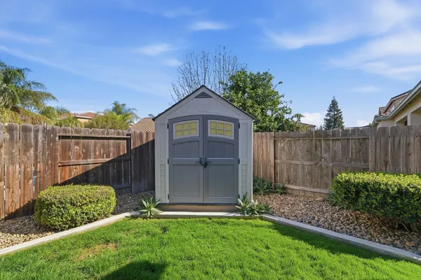 $672,500 | 2558 Edgebrook Lane, Manteca, CA 95336