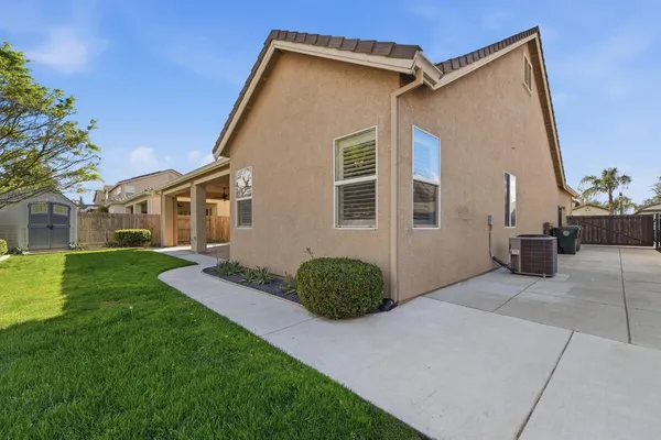 $672,500 | 2558 Edgebrook Lane, Manteca, CA 95336