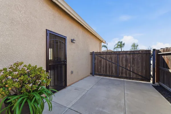 $672,500 | 2558 Edgebrook Lane, Manteca, CA 95336