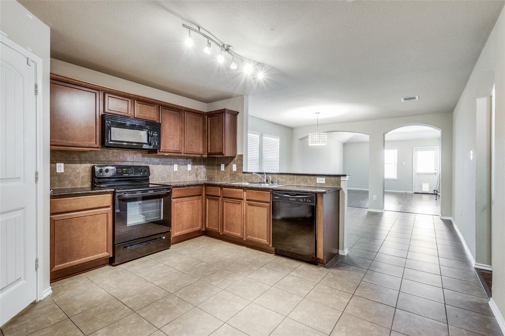 1101 Rainer Drive Princeton, TX 75407 - Photo 4 of 25 Gallery Image 4
