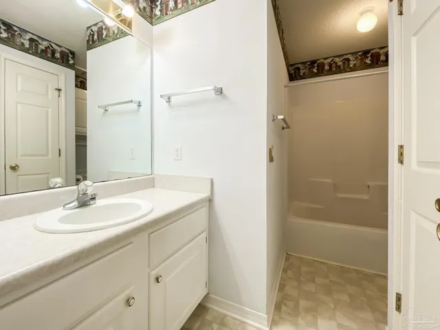 $2,050 | 5917 North Bay Point Drive, Pensacola, FL 32507