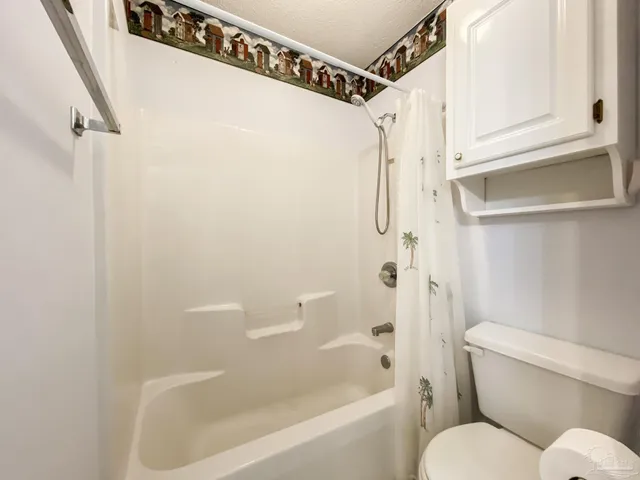 $2,050 | 5917 North Bay Point Drive, Pensacola, FL 32507