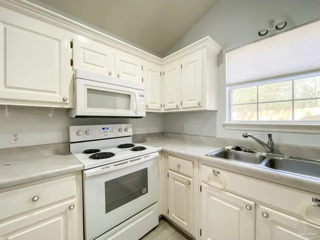 $2,050 | 5917 North Bay Point Drive, Pensacola, FL 32507