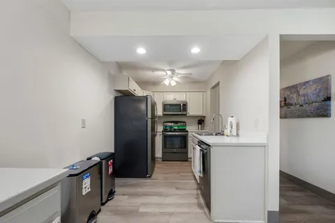 $330,000 | 205 Barry Avenue South, Unit 117, Wayzata, MN 55391