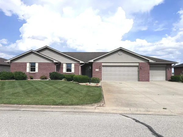 $359,900 | 423 Alexander Drive, Seymour, IN 47274