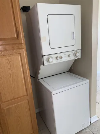 $1,000 | 6823 Tiki Lane, Unit 2, Pensacola, FL 32503