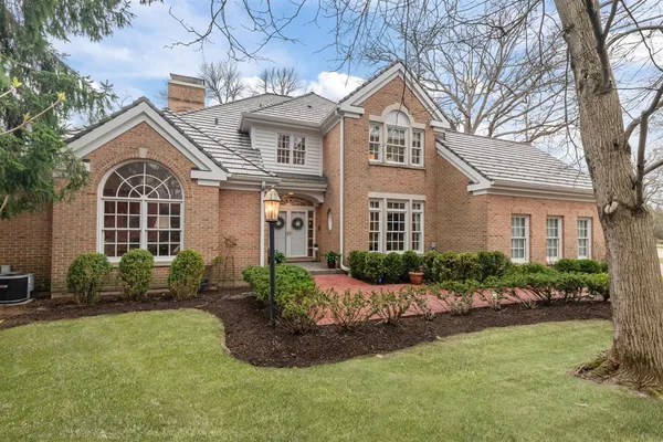 $1,125,000 | 852 Gloucester Crossing, Lake Forest, IL 60045