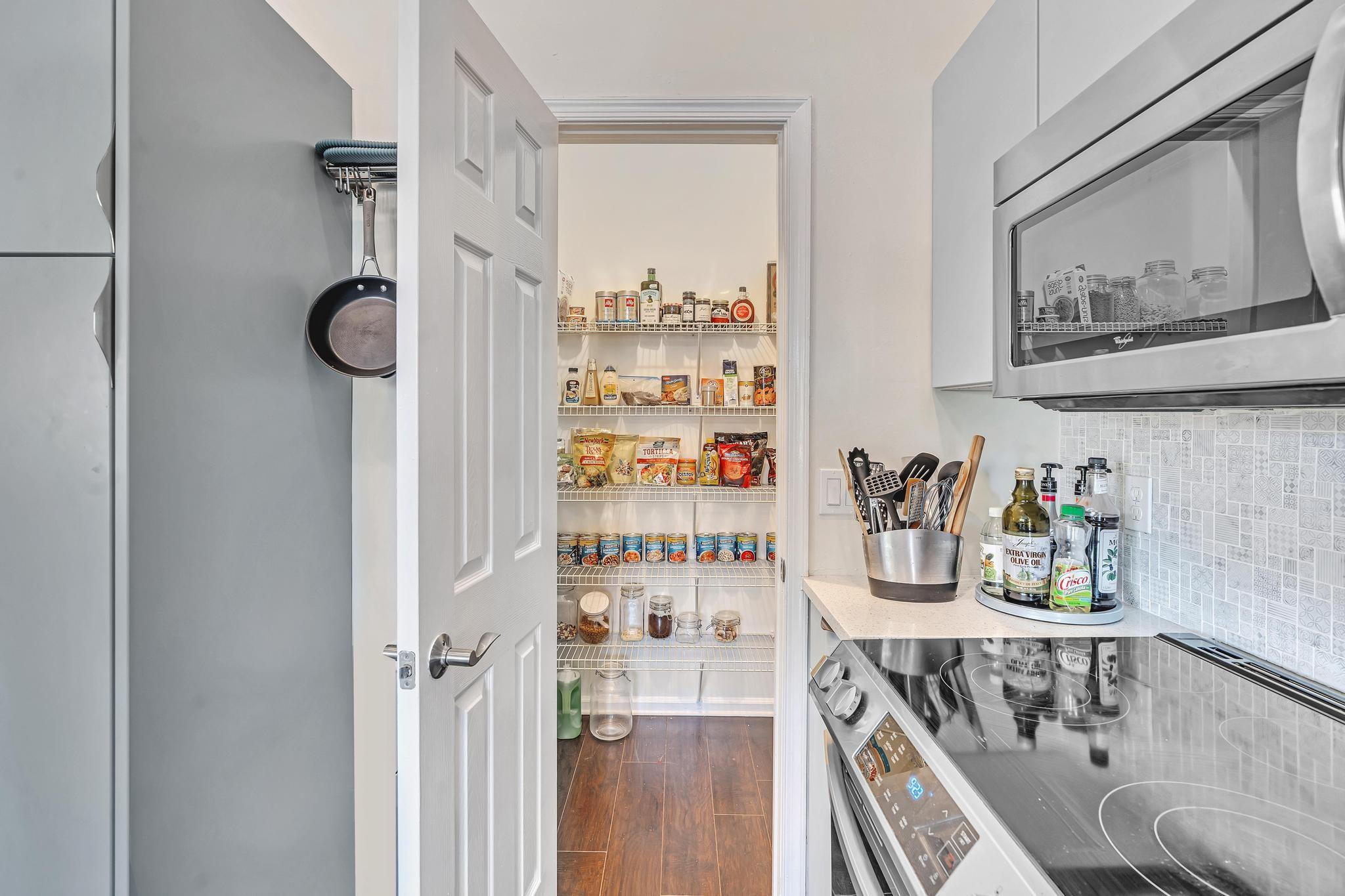 5791 Coach House Circle, Unit H Boca Raton, FL 33486 - Photo 19 of 39 Looking into the pantry from the kitchen