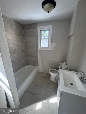 $1,995 | 1222 Linwood Avenue, Unit 1, Norristown, PA 19401