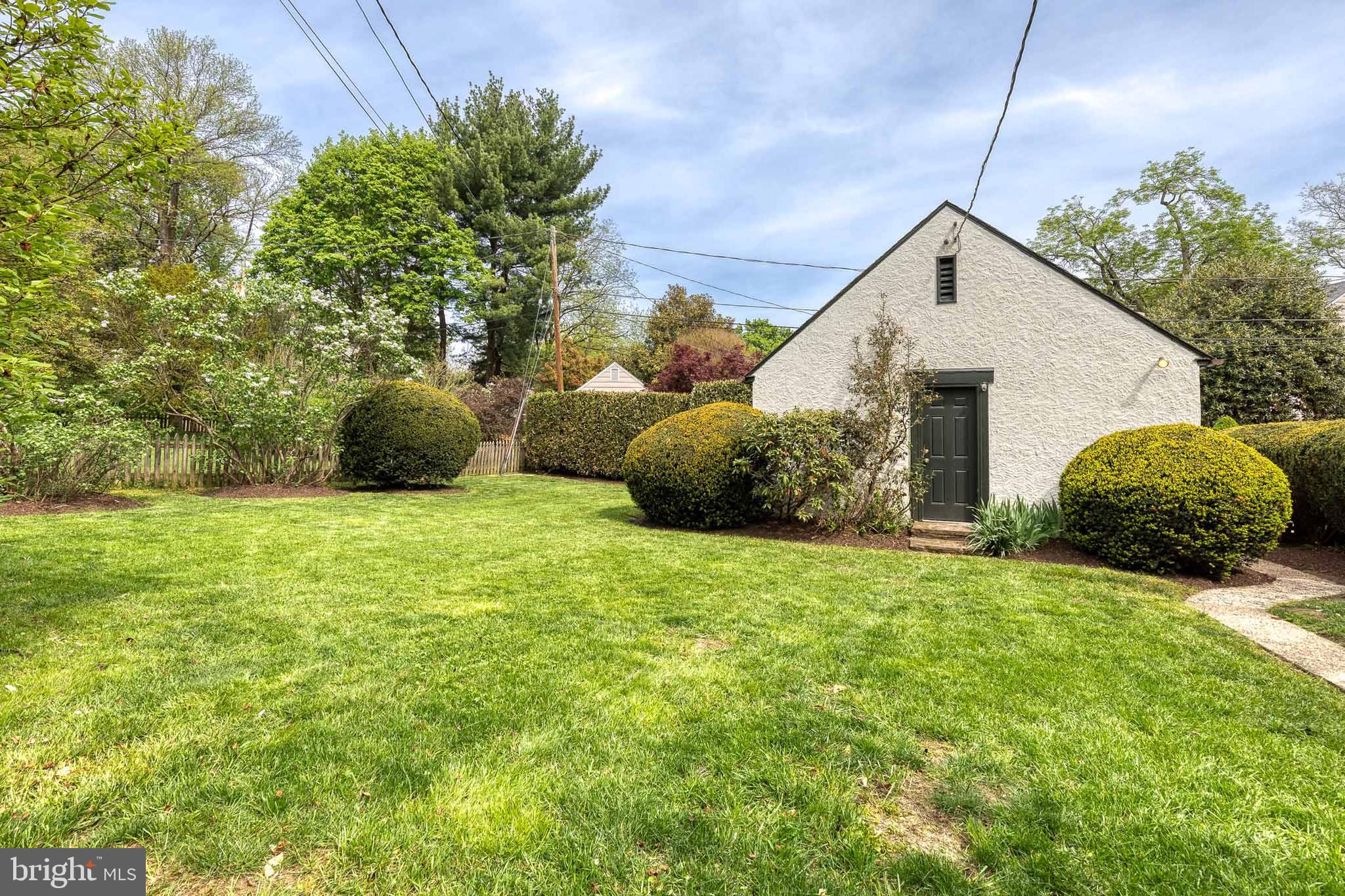 202 Taplow Road Baltimore, MD 21212 - Photo 50 of 56 a view of a house with backyard and garden