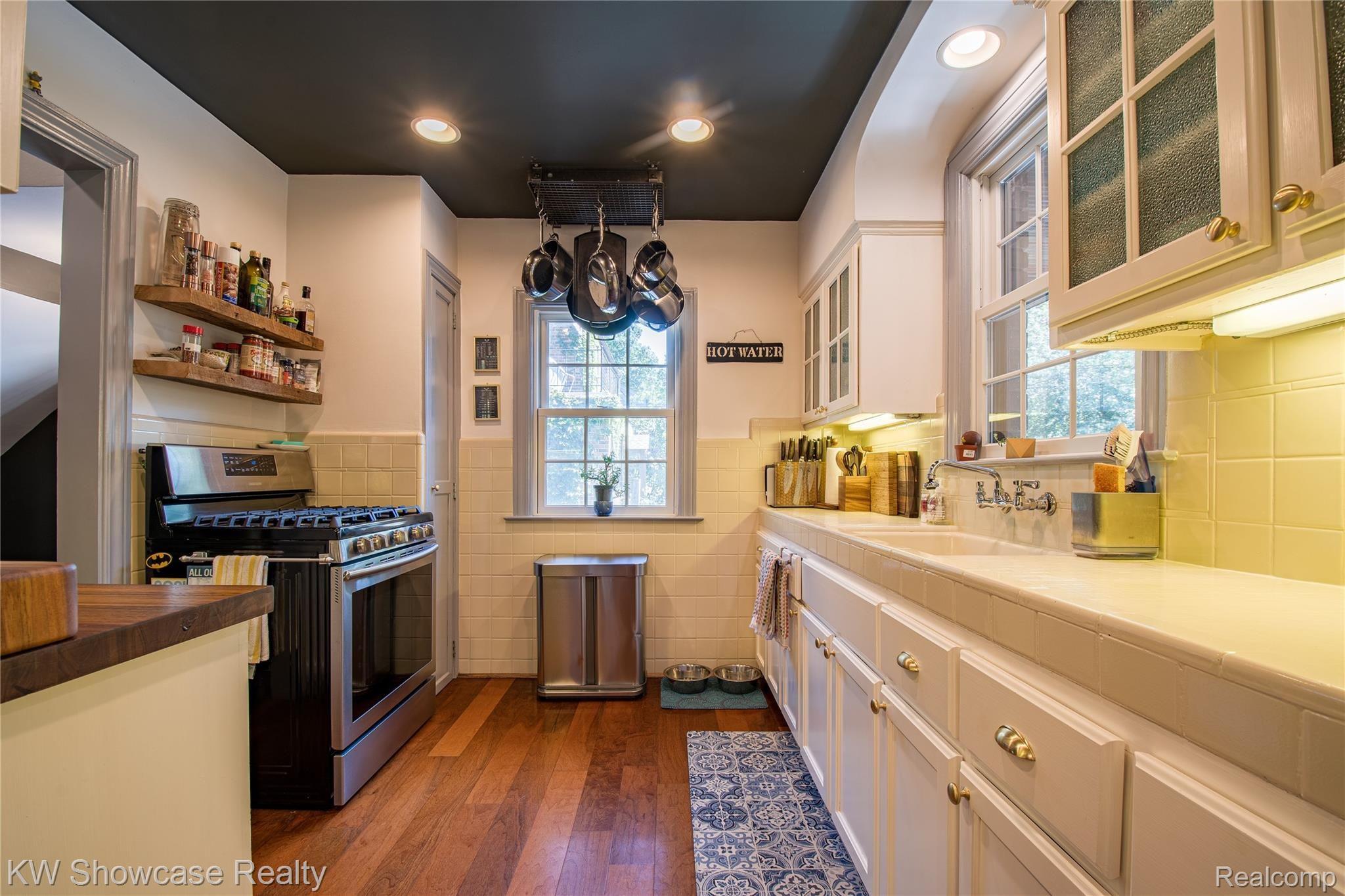12 Amherst Road Pleasant Ridge, MI 48069 - Photo 13 of 62 Kitchen