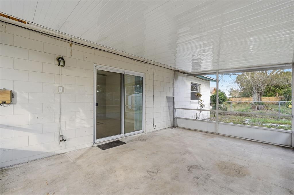 4848 Judy Ann Court Orlando, FL 32808 - Photo 30 of 39 an empty room with windows