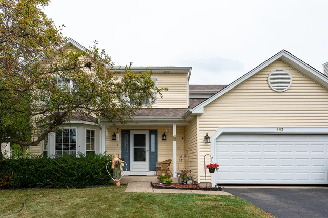 $432,500 | 992 McPhee Drive, Lake In The Hills, IL 60156