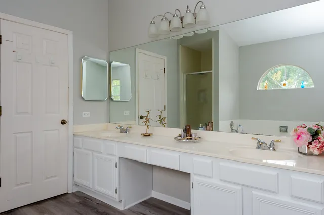 $432,500 | 992 McPhee Drive, Lake In The Hills, IL 60156