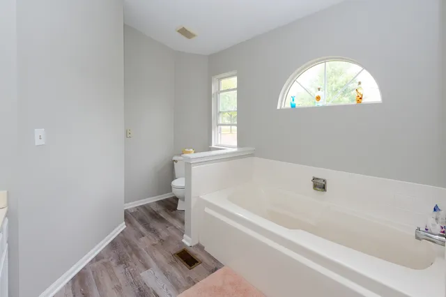 $432,500 | 992 McPhee Drive, Lake In The Hills, IL 60156