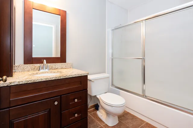 $432,500 | 992 McPhee Drive, Lake In The Hills, IL 60156