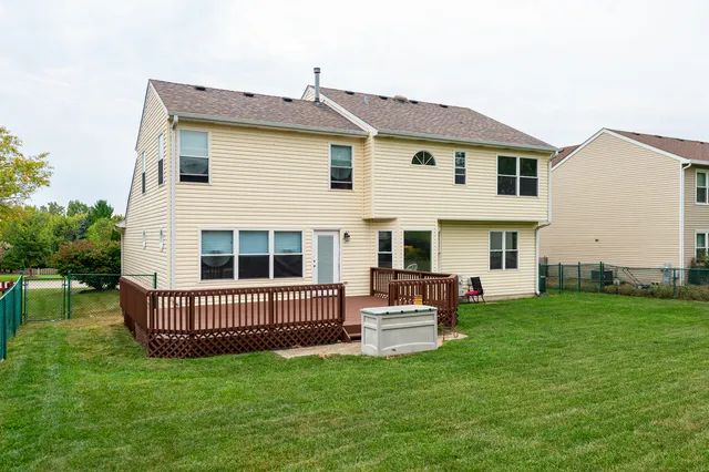 $432,500 | 992 McPhee Drive, Lake In The Hills, IL 60156