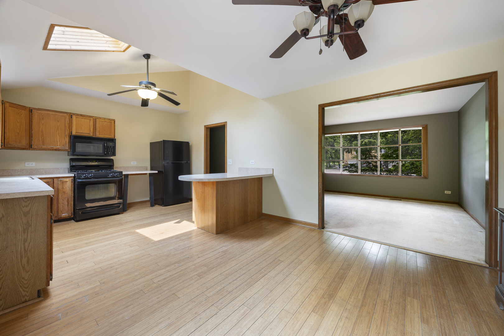 29W459 Lee Road West Chicago, IL 60185 - Photo 9 of 25 Gallery Image 9