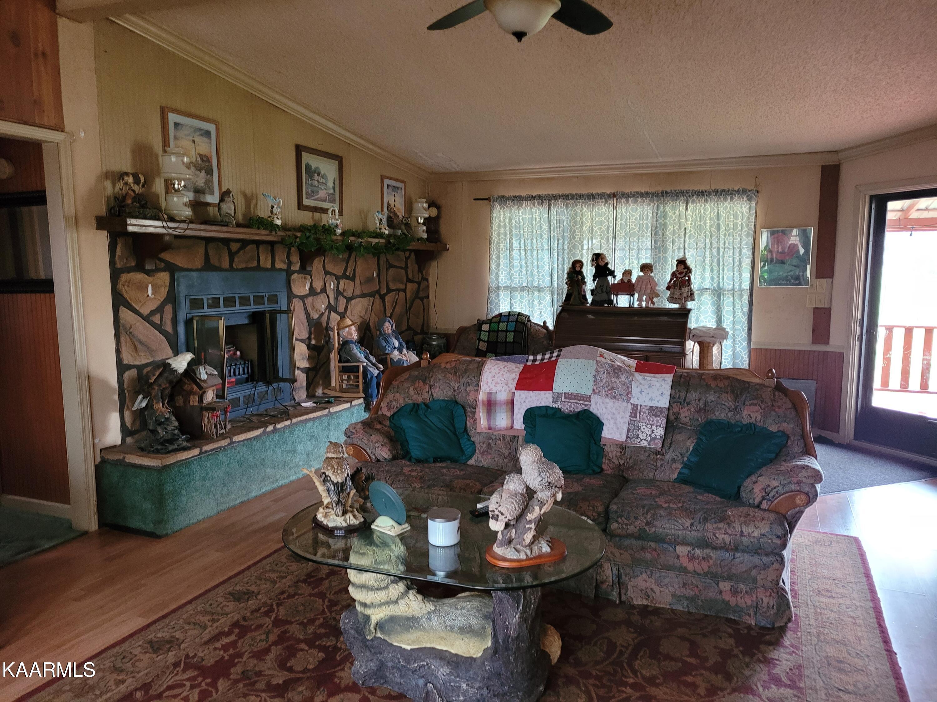 170 Anderson Road Sweetwater, TN 37874 - Photo 13 of 14 170 Anderson Living Rm