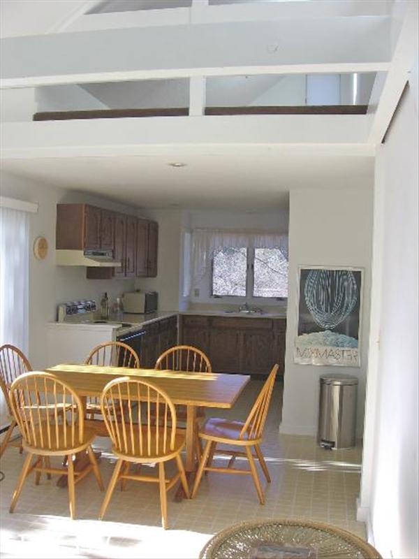 22 Schoolhouse Road Edgartown, MA 02539 - Photo 4 of 15 http://d1qzqeyxiitrap.cloudfront.net/photos/18328/600/4f1c9aae.jpg