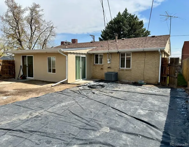 a view of a house with a garage