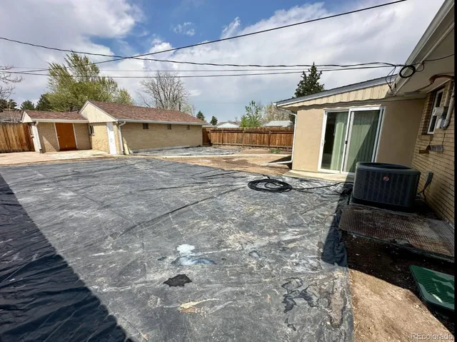 a view of a house with backyard and sitting area