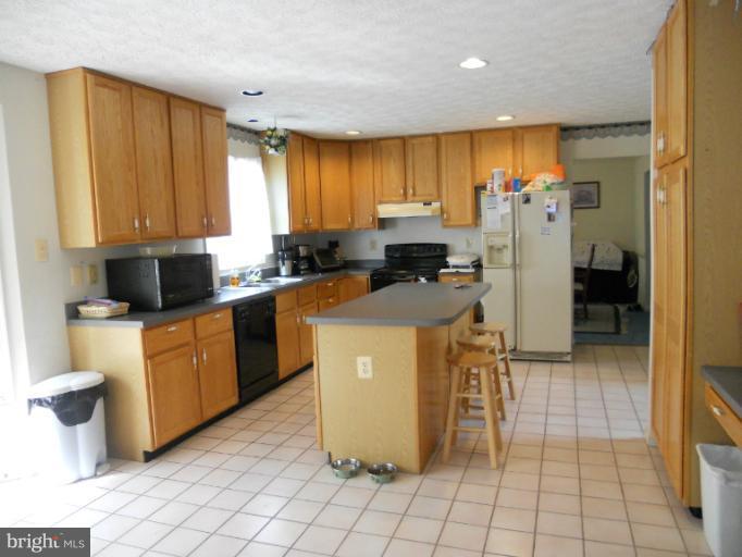 8223 Spring Branch Court Laurel, MD 20723 - Photo 11 of 28 Kitchen