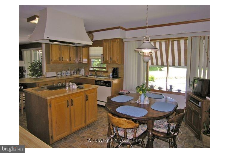 28420 Catalpa Point Road Easton, MD 21601 - Photo 5 of 7 Kitchen